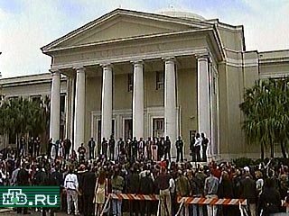 Верховный суд Флориды вынес решение в пользу кандидата демократов в президенты США Альберта Гора