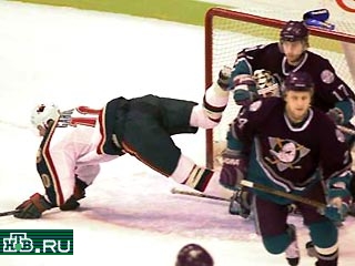 В последнем закончившемся матче чемпионата НХЛ "Анахайм" в овертайме обыграл "Миннесоту" - 1:0