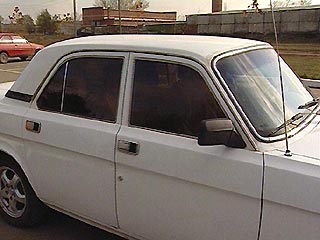 3 неизвестных у автозаправки насильно посадили в автомашину "ГАЗ" с темными стеклами двоих 15-летних школьников