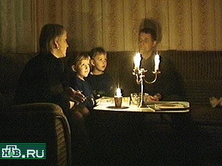 По сообщениям из Барнаула, в городе уже неделю вечером и утром энергетики на несколько часов отключают свет