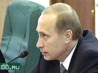 Владимир Путин заявил сегодня во время визита в Магнитогорск, что, скорее всего, он помилует американского бизнесмена Эдмонда Поупа, но не раньше 14 декабря