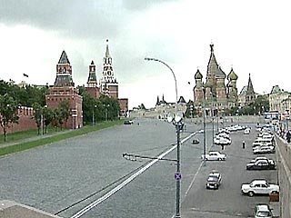 Дороги вокруг Кремля вымыли с шампунем