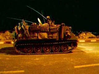 Израильские армейские подразделения в ночь с субботы на воскресенье вновь входили в арабский поселок Рафах