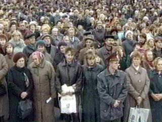 Свыше 2 тыс. магаданцев почтили сегодня память губернатора области Валентина Цветкова, который был убит в минувшую пятницу в Москве