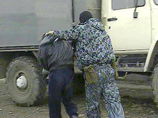 Сотрудники правоохранительных органов задержали в Чечне местного жителя...