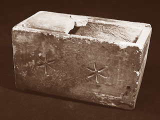 Один из древних оссуариев (саркофагов), найденных в Иерусалиме
