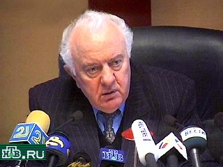 Президент Грузии Эдуард Шеварднадзе заверил ООН и правительства стран, чьи граждане были похищены накануне в Абхазии, что Тбилиси примет все меры для их освобождения