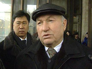 Лужков предлагает усилить контроль над приезжающими в Москву