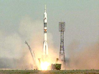 Корабль "Союз ТМА-1" вышел на расчетную орбиту