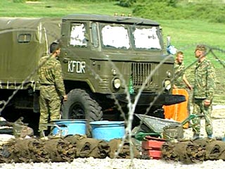 В Косово сорвался в пропасть грузовик, входивший в состав российского конвоя