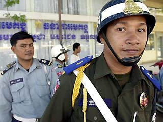 В Камбодже бандиты захватили больницу