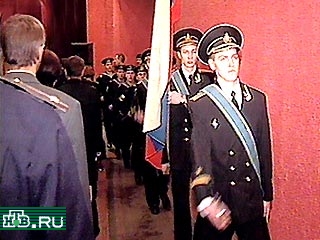 Сегодня в Видяево в гарнизонном доме офицеров вновь собрались вместе вдовы погибших на "Курске" моряков-подводников
