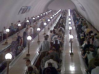 В московском метро появились наклейки античеченского содержания