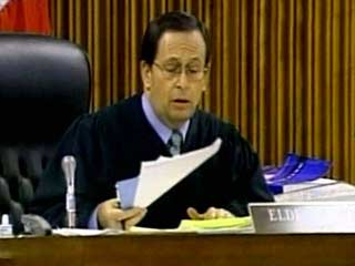 Суд признал Вайнону Райдер виновной в воровстве