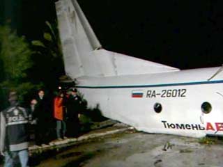 Во время захода на посадку в аэропорту Антальи в субботу вечером потерпел катастрофу российский самолет Ан-26, принадлежащий авиакомпании "Тюменьавиатранс"