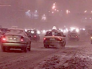 В связи с прошедшим снегопадом в Москве резко возросло количество аварий на дорогах