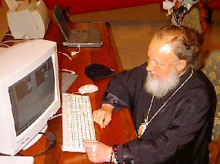 Компьютер и интернет прочно входят в жизнь российского православного духовенства