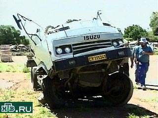 62 человека погибли при столкновении грузовика и автобуса в Нигерии. Направлявшийся в Лагос автобус врезался на полном ходу лоб в лоб в грузовик на оживленной автостраде Порт-Харкорт-Энугу