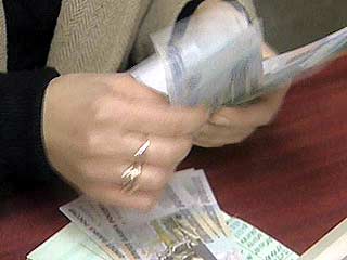 Средняя зарплата москвича в месяц - 400 долларов