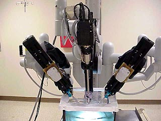 Хирургический робот, деятельность которого обычно ограничивалась пространством операционных госпиталя в Пэддингтоне, сыграл роль в последнем кинофильме сериала о Джеймсе Бонде