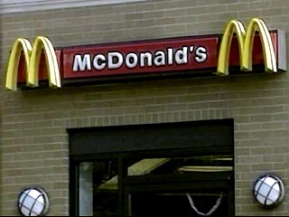 Впервые иск против сети McDonald's дошел до суда: "потерпевшие" считают, что фаст-фуд стал причиной их ожирения