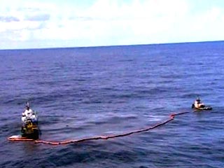 Из танкера "Престиж" в море вытекло около 20 тыс. тонн нефти