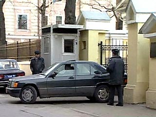 В Москве у секретаря посольства Палестины угнали Mercedes, сообщили "Интерфаксу" источники в ГУВД столицы