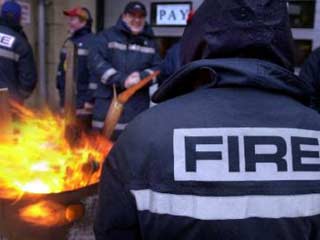 Пять человек погибли в огне в Великобритании за двое суток, прошедших с момента начала восьмидневной общенациональной забастовки пожарных