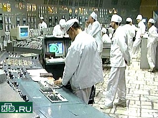 Министр России по атомной энергии Евгений Адамов, несмотря на приглашение, отказался участвовать в сегодняшней церемонии закрытия Чернобыльской атомной станции на Украине