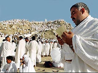 Около 200 тысяч иностранных паломников "застряли" в саудовских городах Джидда и Медина после завершения малого хаджа