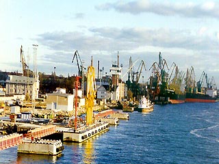 В Клайпедском порту сел на мель танкер с мазутом