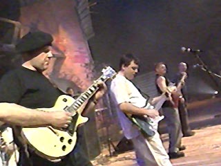 Самой популярной в 2002 году группой россияне назвали "Любэ"