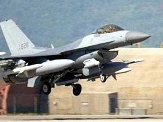 Истребитель F16 ВВС Норвегии минувшей ночью совершил вынужденную посадку в бишкекском аэропорту "Манас".