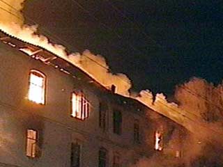 В Санкт-Петербурге произошел сильный пожар в здании бывшего детского сада, находившегося на капитальном ремонте