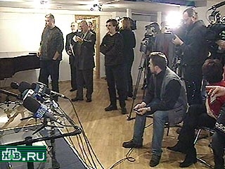 Общественного Совета НТВ заявил, что все последние действия российских властей против холдинга "Медиа-Мост" и Владимира Гусинского - это "давление на независимые средства массовой информации"