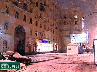 Накануне вечером около входа в магазин "Спорт-сити" (Кутузовский проспект дом N22) было обнаружено взрывное устройство