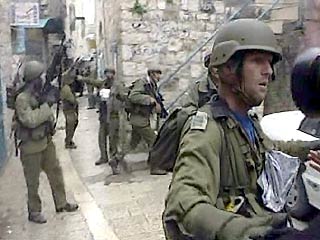 После короткого перерыва, связанного с Рождеством, подразделения израильской армии вновь были введены сегодня в Вифлеем на Западном берегу реки Иордан