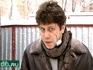 В Москве избит журналист отдела раследований "Новой Газеты" Олег Лурье. Вчера на Лурье около его дома напали двое неизвестных и "около десяти минут били без всяких объяснений"