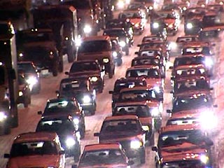 В Москве в пятницу днем резко ухудшилась обстановка на дорогах, движение автотранспорта в центре города парализовано