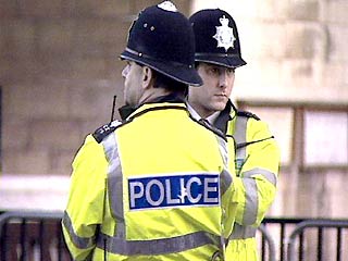 Трое суток длится осада полицией жилого дома на северо-востоке Лондона, где засел вооруженный мужчина