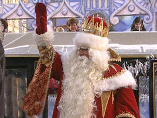 В воскресенье в город на Неве, чтобы поздравить петербуржцев с Новым годом, прибыл Всероссийский Дед Мороз из Великого Устюга