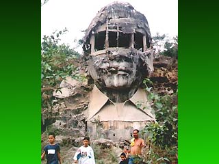 На Филиппинах взорван 30-метровой бюст покойного диктатора Фердинанда Маркоса