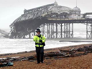 Крупнейший в Великобритатии пирс рухнул в океан