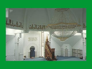 Решением префекта департамента Роны с сегодняшнего дня будет усилена охрана мечети и всех других культовых зданий в городе. На фото - интерьер мечети