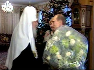 Президент сказал предстоятелю Русской Православной Церкви, что "рад видеть" его "в добром здравии и хорошей форме" и посоветовал ему не слишком слушать врачей