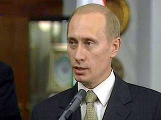 Президент России Владимир Путин заявляет, что зарплата преподавателей и научных работников в стране в 2003 году возрастет в два раза по сравнению с 2002 годом