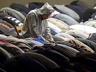 Итальянские мусульмане на молитве