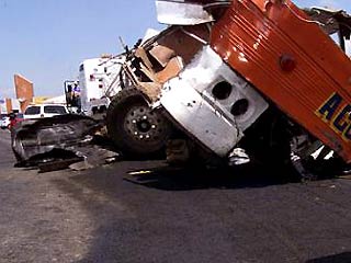 В Мексике пассажирский автобус упал в 250-метровую пропасть. Погибли 18 человек, 22 доставлены в больницы с ранениями различной тяжести, 12 из них находятся в критическом состоянии