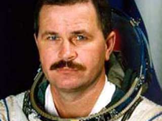 Николай Бударин, работающий на Международной космической станции, не потеряет в зарплате из-за того, что NASA, ссылаясь на результат медицинского теста, отменила его выход в открытый космос