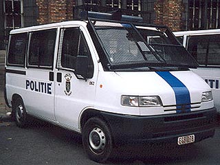 Бельгийская полиция проводит расследование по факту обнаружения в понедельник тела неизвестного мужчины в сгоревшем около штаб-квартиры Европейской комиссии в Брюсселе автомобиле